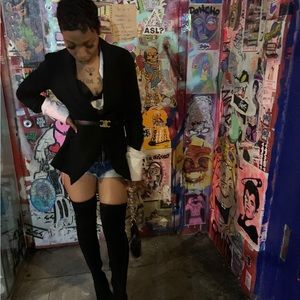 Meet your Posher, Ronica